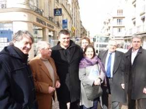 après le marché de Venoix, bain de foule dans les rues piétonnes et accueil par Guy CHAMBILLY au café Le Royal
